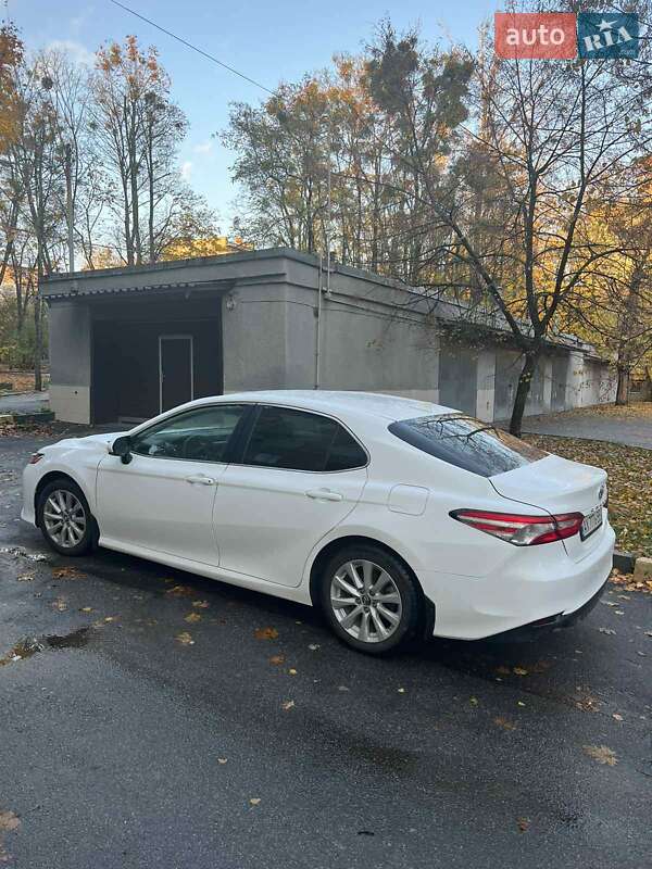 Седан Toyota Camry 2019 в Харкові