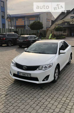 Седан Toyota Camry 2014 в Ивано-Франковске