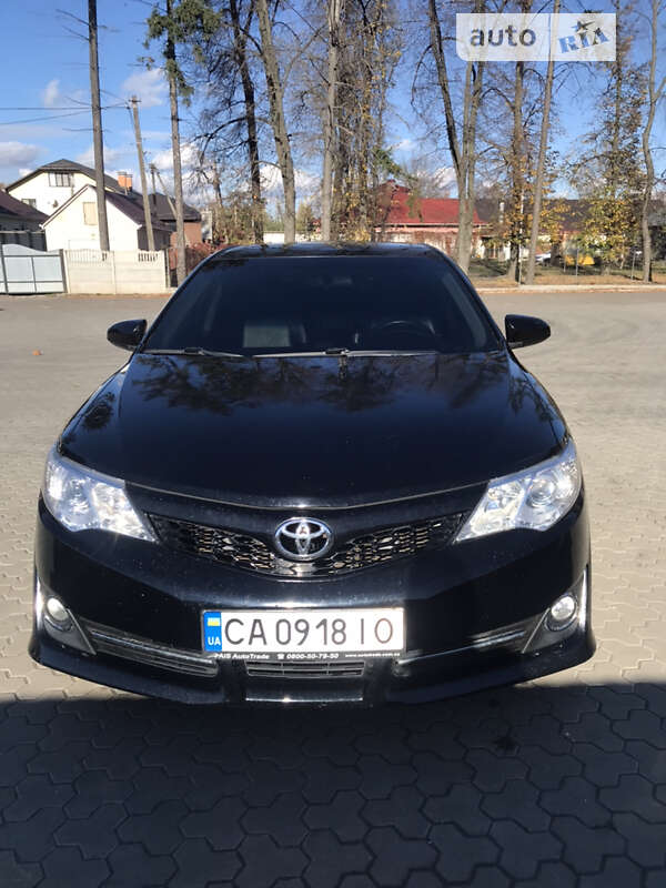 Седан Toyota Camry 2014 в Жашківу