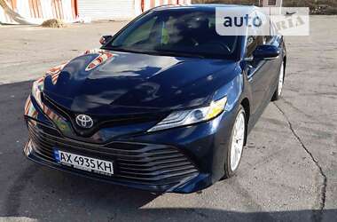 Седан Toyota Camry 2018 в Харкові