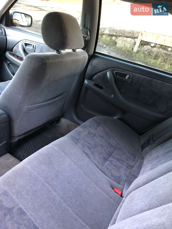 Седан Toyota Camry 1998 в Запоріжжі