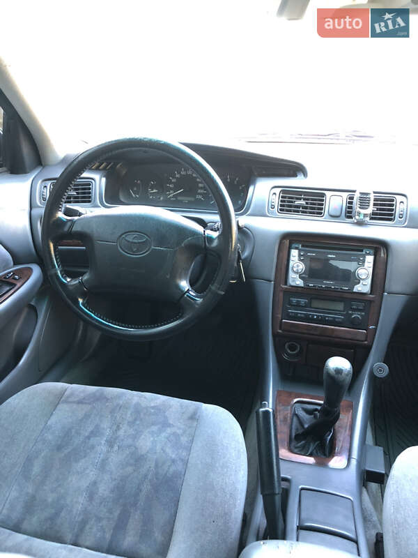 Седан Toyota Camry 1998 в Запоріжжі