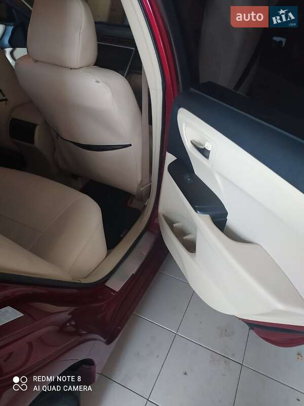 Седан Toyota Camry 2017 в Днепре
