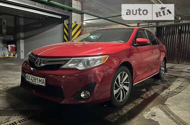 Седан Toyota Camry 2012 в Києві