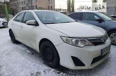 Седан Toyota Camry 2014 в Києві