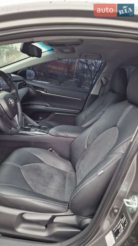 Седан Toyota Camry 2021 в Киеве