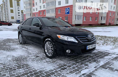 Седан Toyota Camry 2010 в Виннице