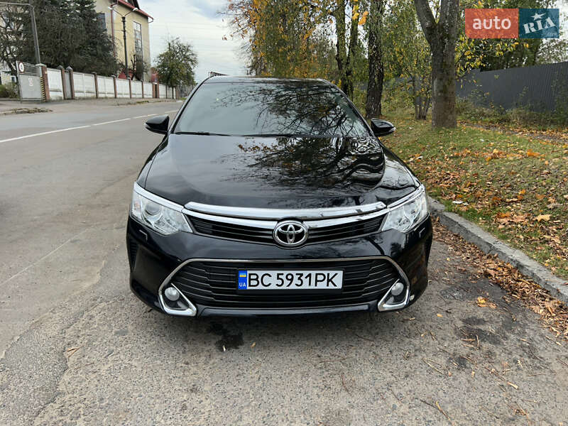Седан Toyota Camry 2017 в Львові