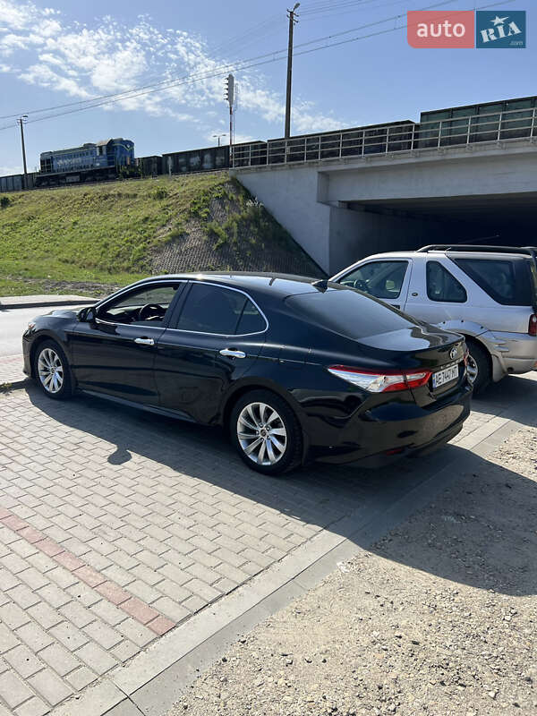 Седан Toyota Camry 2019 в Ужгороді