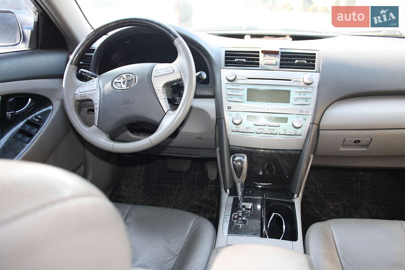 Седан Toyota Camry 2006 в Днепре