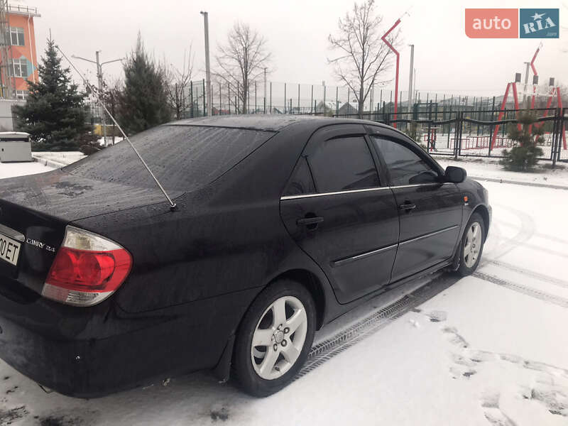 Седан Toyota Camry 2004 в Києві
