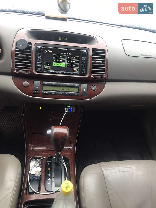 Седан Toyota Camry 2004 в Києві