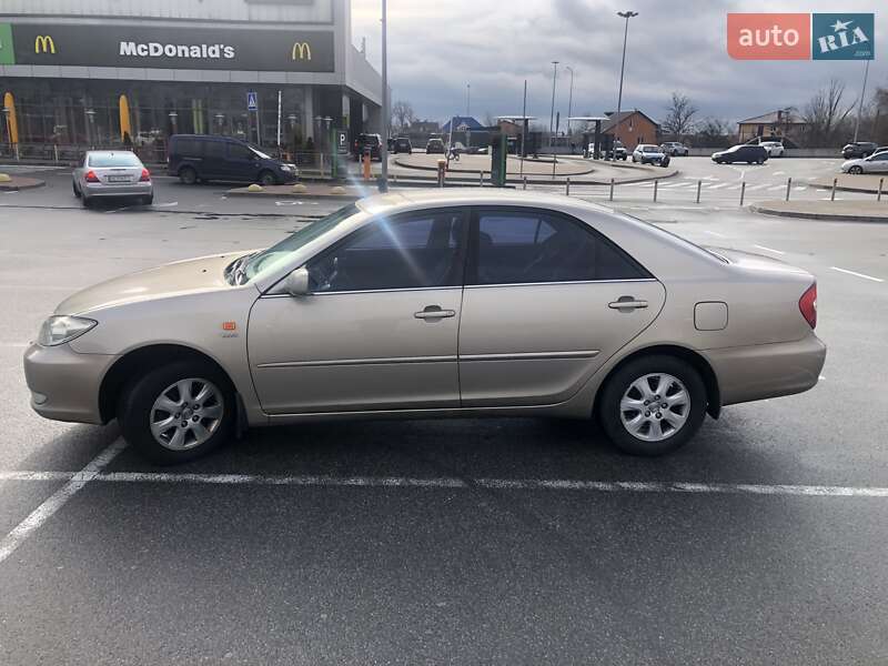 Седан Toyota Camry 2004 в Киеве