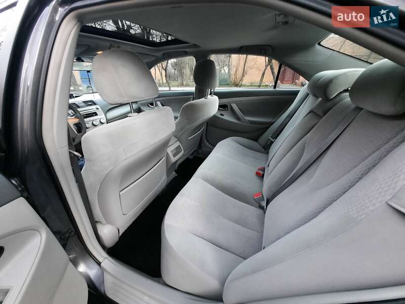 Седан Toyota Camry 2010 в Івано-Франківську