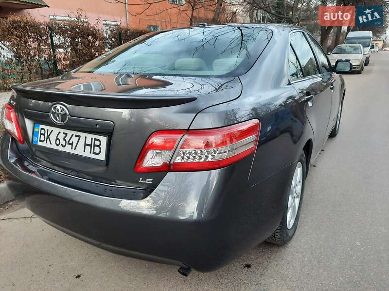 Седан Toyota Camry 2010 в Івано-Франківську