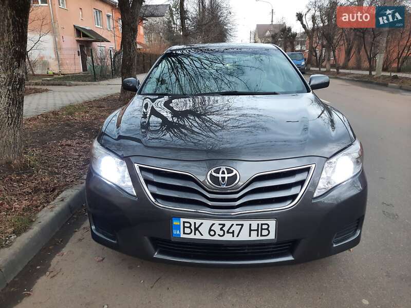 Седан Toyota Camry 2010 в Івано-Франківську