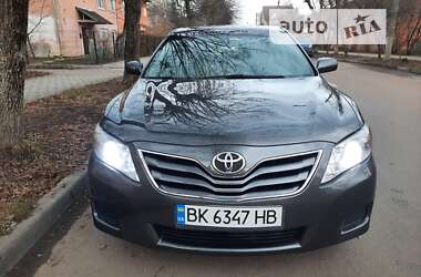 Седан Toyota Camry 2010 в Ивано-Франковске