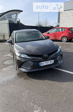 Седан Toyota Camry 2018 в Києві