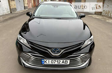 Седан Toyota Camry 2020 в Киеве