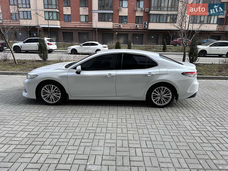 Седан Toyota Camry 2019 в Днепре
