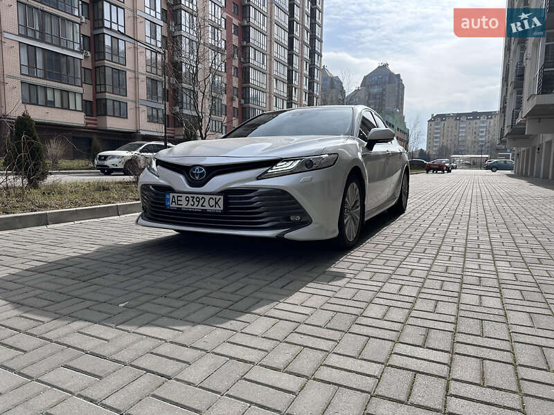 Седан Toyota Camry 2019 в Днепре