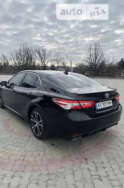 Седан Toyota Camry 2020 в Харькове