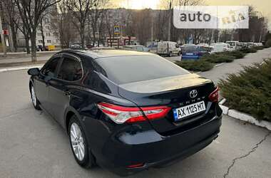 Седан Toyota Camry 2018 в Харькове