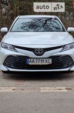 Седан Toyota Camry 2019 в Киеве