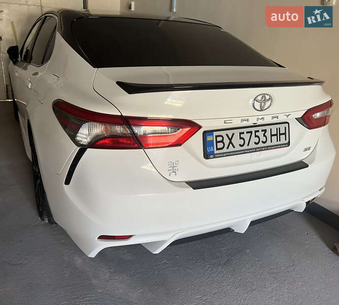 Седан Toyota Camry 2017 в Хмельницькому