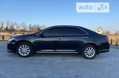 Седан Toyota Camry 2011 в Золочеві