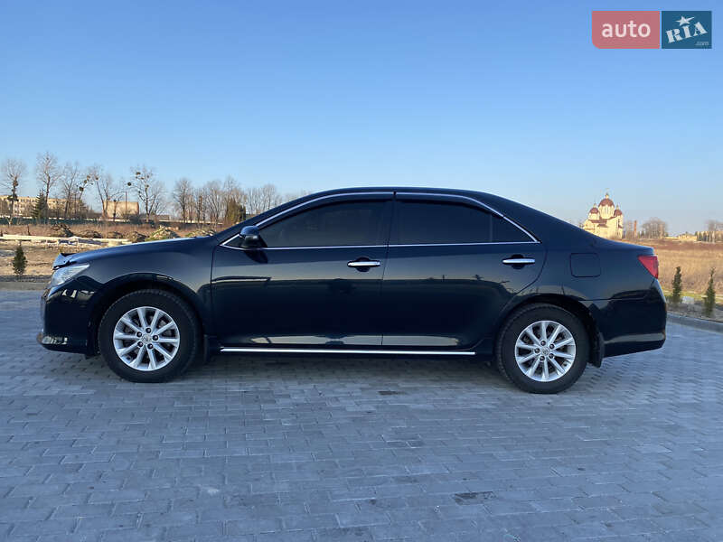 Седан Toyota Camry 2011 в Золочеві