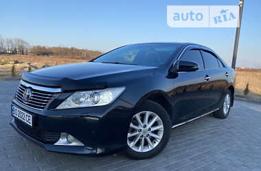 Седан Toyota Camry 2011 в Золочеві