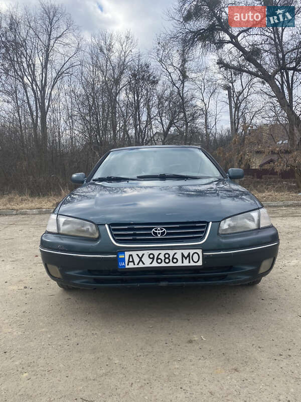 Седан Toyota Camry 1998 в Харькове