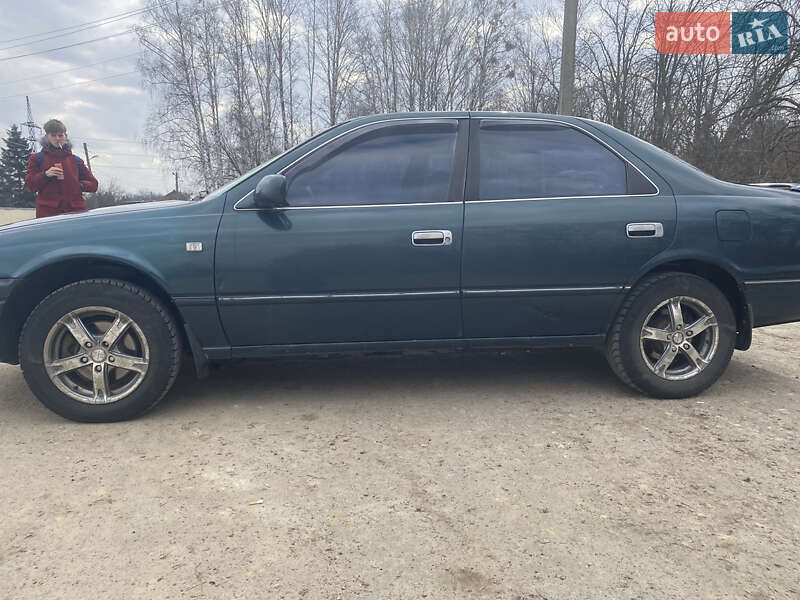 Седан Toyota Camry 1998 в Харькове