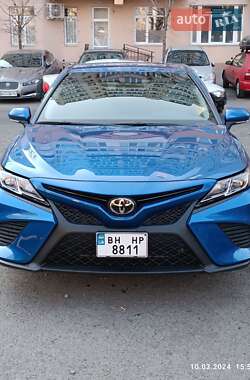 Седан Toyota Camry 2017 в 