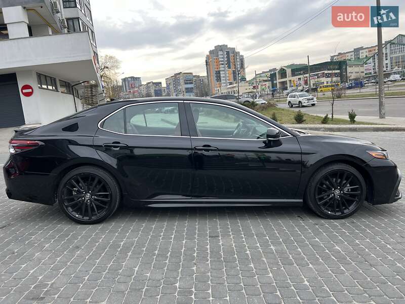 Седан Toyota Camry 2020 в Львове