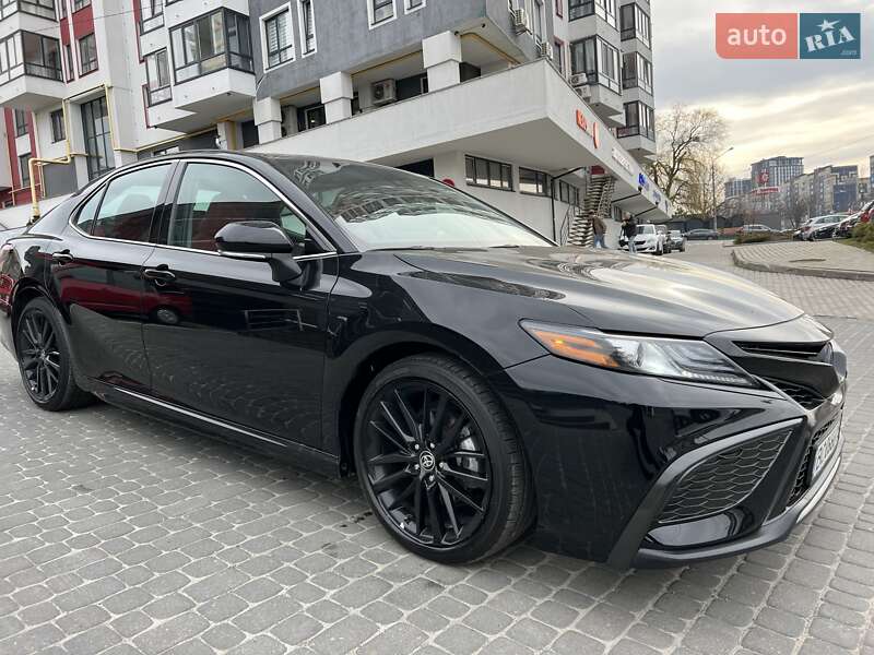 Седан Toyota Camry 2020 в Львове