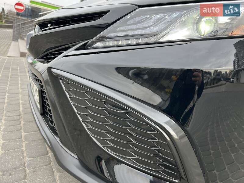 Седан Toyota Camry 2020 в Львове