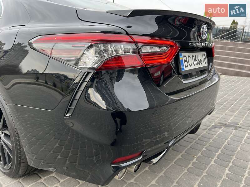 Седан Toyota Camry 2020 в Львове