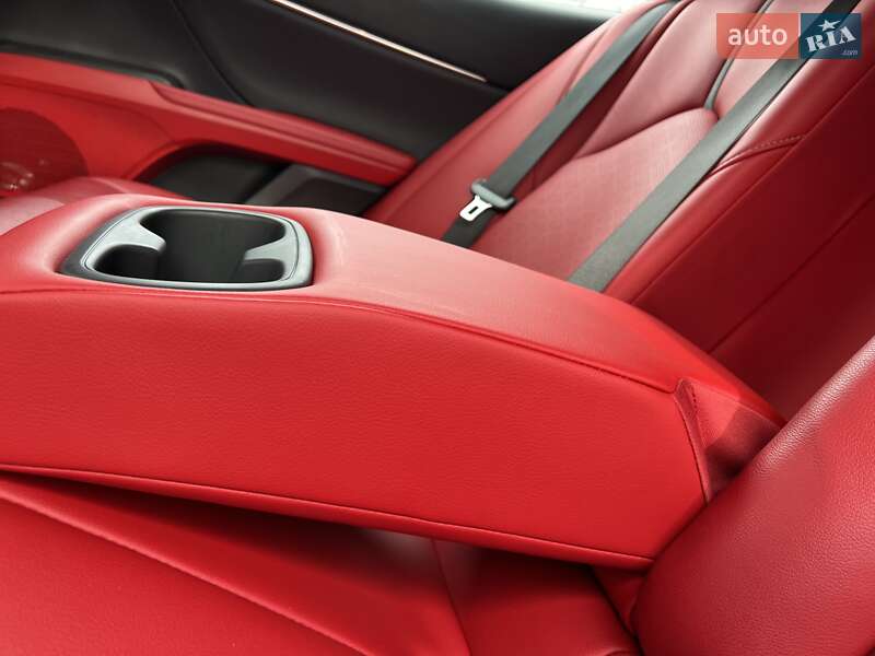 Седан Toyota Camry 2020 в Львове