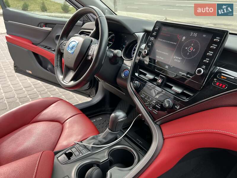 Седан Toyota Camry 2020 в Львове