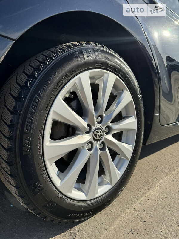 Седан Toyota Camry 2020 в Харькове