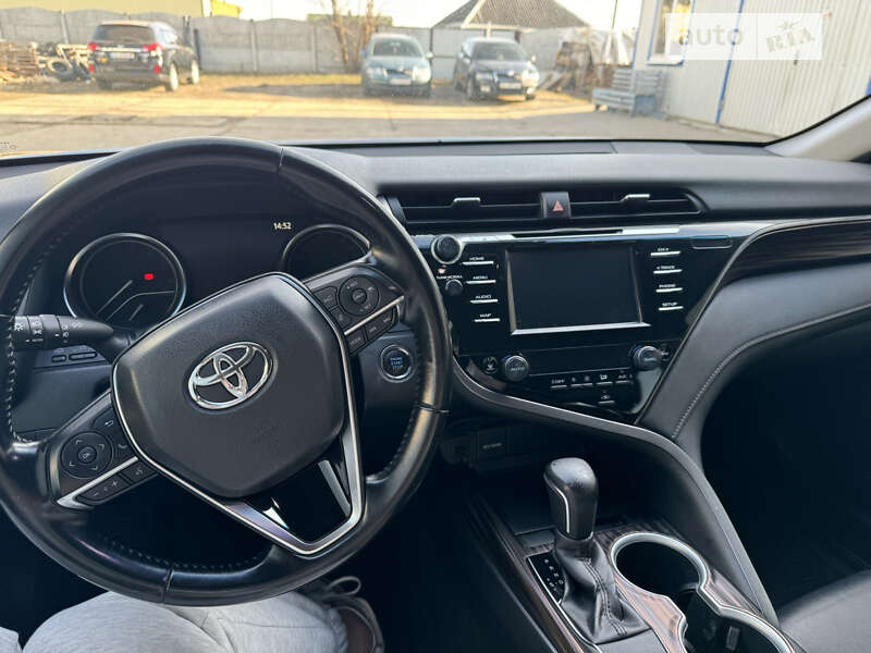 Седан Toyota Camry 2020 в Харькове