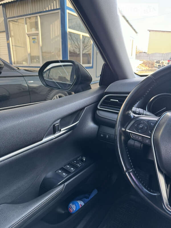 Седан Toyota Camry 2020 в Харькове