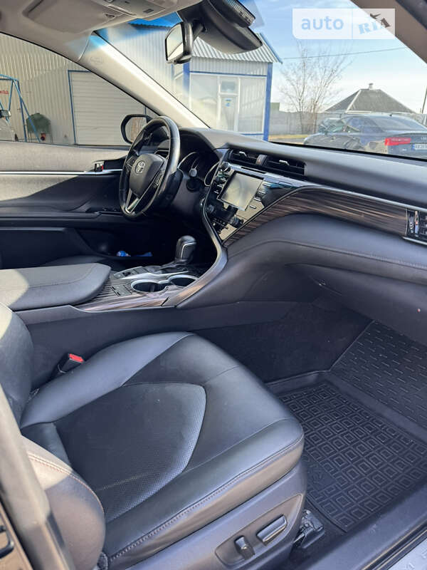 Седан Toyota Camry 2020 в Харькове