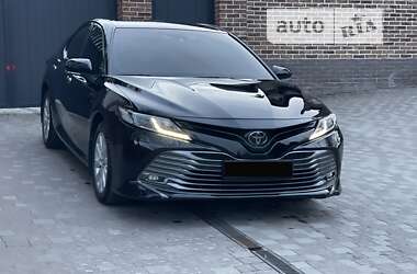 Седан Toyota Camry 2018 в Днепре