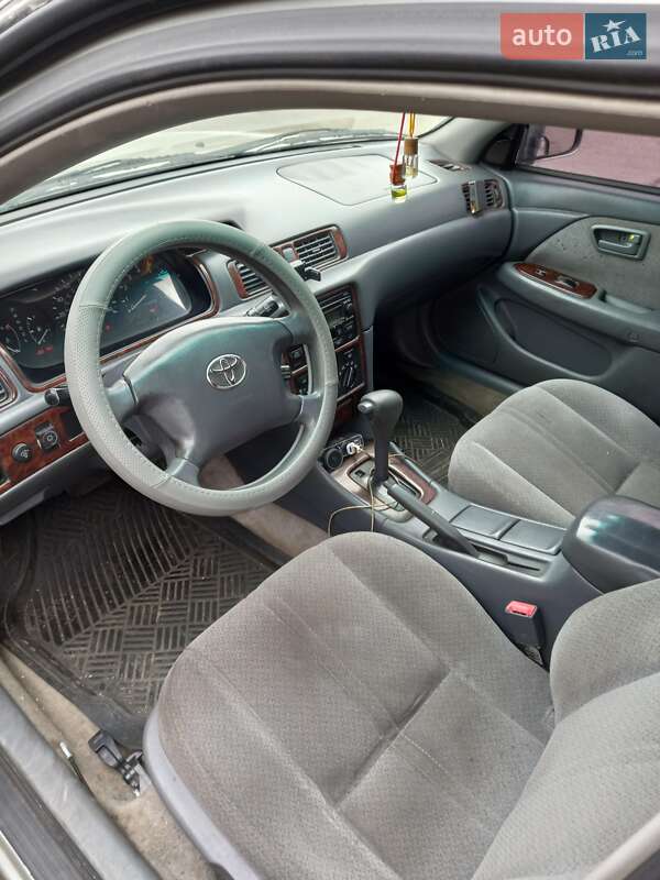 Седан Toyota Camry 2001 в Черкасах