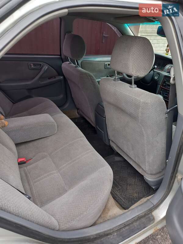 Седан Toyota Camry 2001 в Черкасах