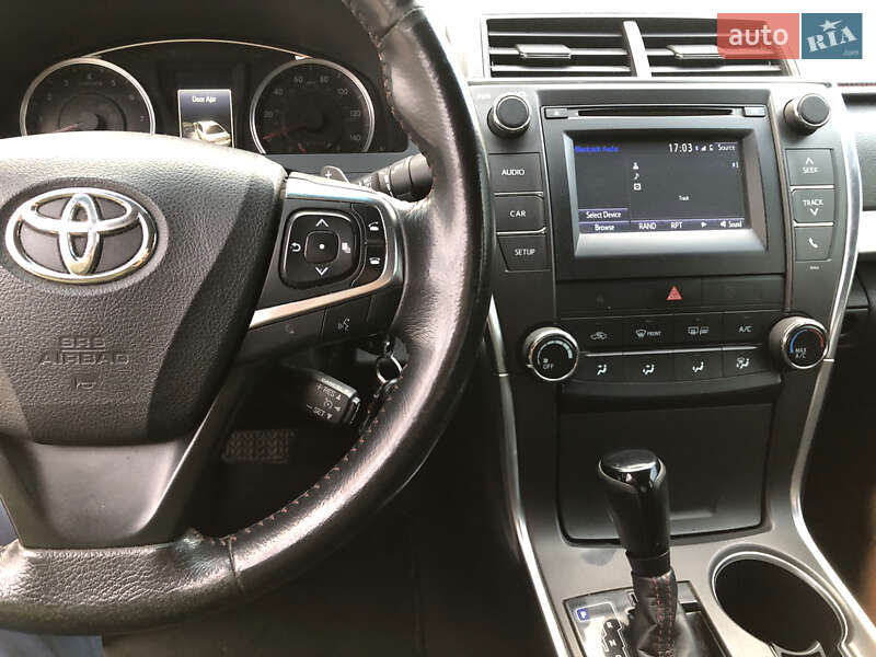 Седан Toyota Camry 2016 в Києві