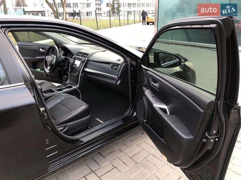 Седан Toyota Camry 2016 в Києві
